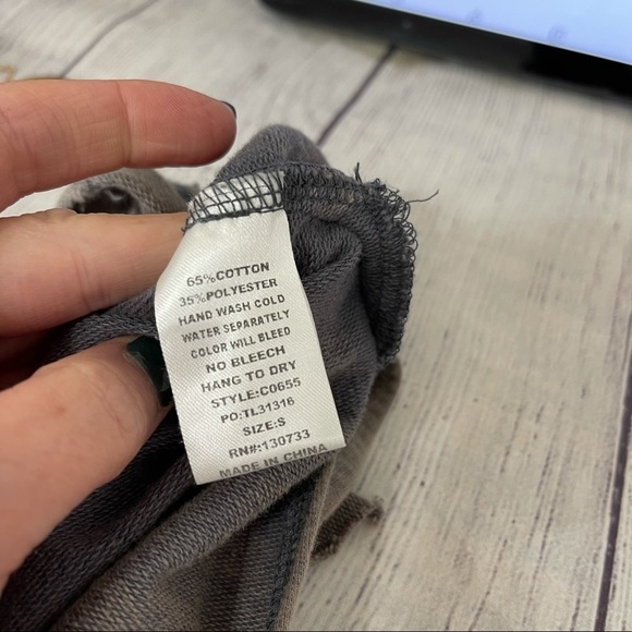 Umgee Women's Ruffled Open Shoulder Long Sleeve Tunic Top - Picture 13 of 13